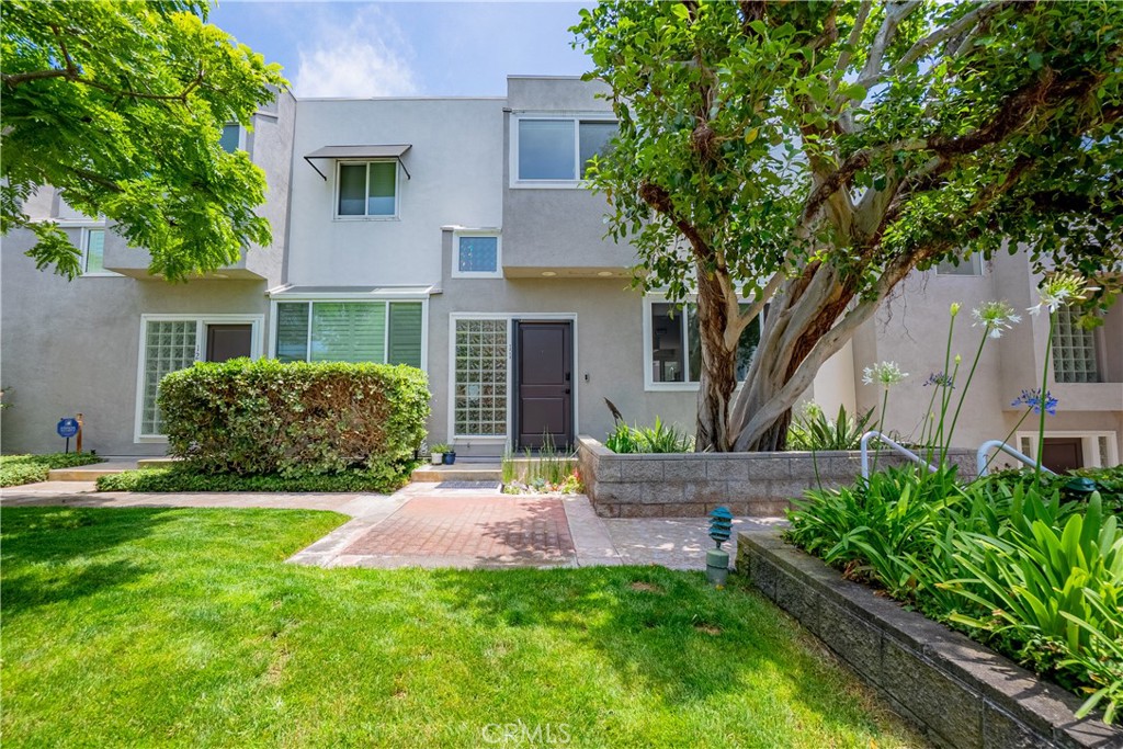 501 Herondo St #11