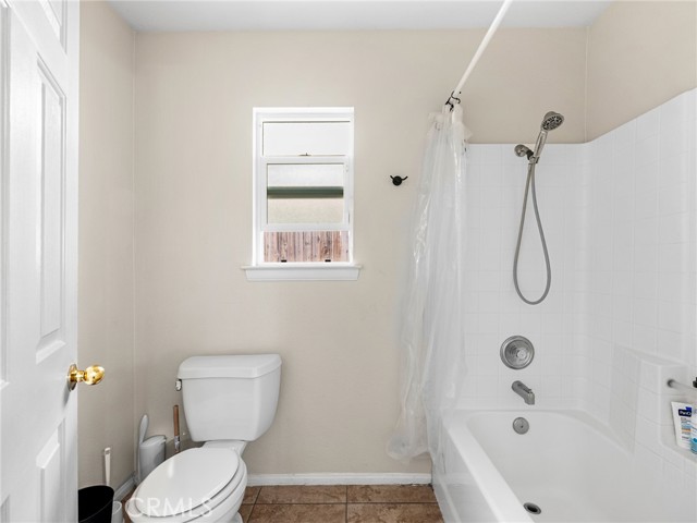 Detail Gallery Image 16 of 32 For 17557 Caprice, Victorville,  CA 92395 - 3 Beds | 2 Baths