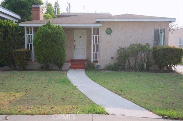 5127 Fairbanks Way Culver City, California Great Culver City Lindberg Park single family private house with 4 bedrooms plus a den / 5th room in a total of 1900 sq feet. Two bathrooms - one with tub / shower combo and one with a seated shower. House has outdoor patio, washer, dryer, dishwasher, fridge stove plus back and front yards. Driveway parking and garage plus street parking.
Wonderful neighborhood and walk to highly rated Culver City Farragut Elementary, Middle and High schools. Other amenities include La Ballona bike path, Lindberg Park, Stones throw away from the local shopping amenities such as Ralph's grocery, Target dept store all within walking distance. Very convenient and safe area
