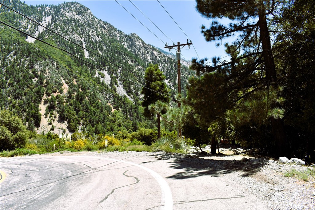 https://media.crmls.org/medias/8b7afa24-9a01-4a2d-9047-8ce9f205427e.jpg?preset=X-Large
