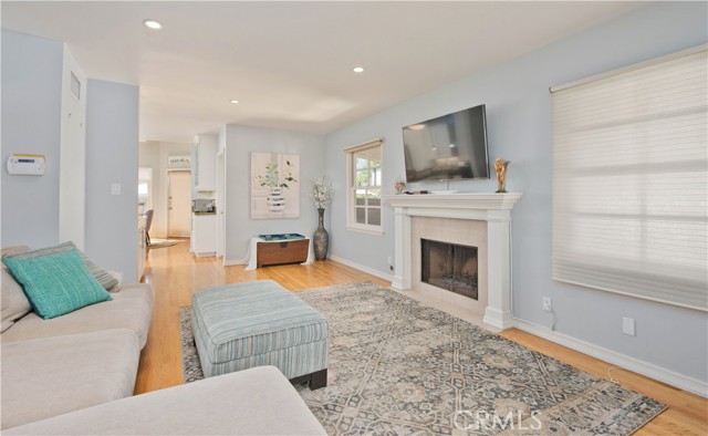 13964 Peach Grove Street, Sherman Oaks CA: https://media.crmls.org/medias/8b7afe44-bdbb-4eda-92cc-7c65dd28f3b8.jpg