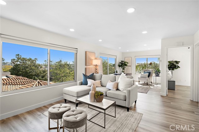 Detail Gallery Image 2 of 35 For 5959 E Naples Plz #306,  Long Beach,  CA 90803 - 2 Beds | 1 Baths