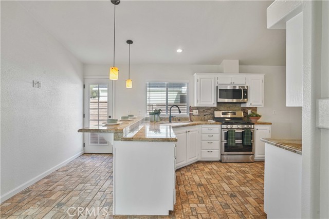 Detail Gallery Image 13 of 38 For 27903 Vista View Dr, Canyon Country,  CA 91351 - 3 Beds | 2 Baths