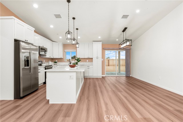 Detail Gallery Image 11 of 25 For 8225 Peach Ave, California City,  CA 93505 - 3 Beds | 4 Baths