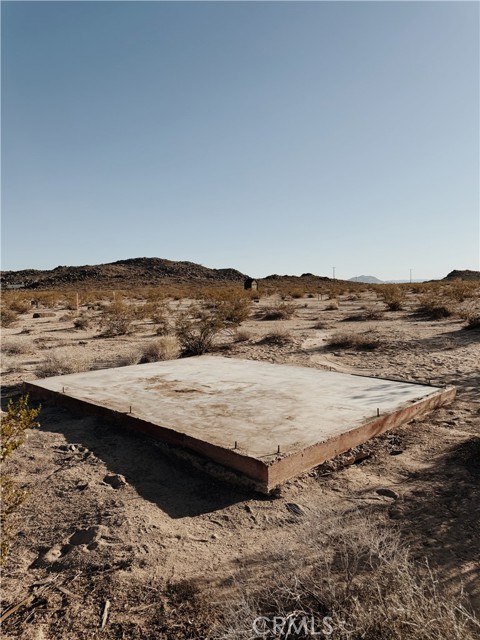 1853 Winfield Road, Joshua Tree CA: https://media.crmls.org/medias/8b7d7392-e8f1-47f9-8688-94a7b6d3b10f.jpg