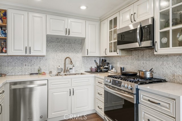 Detail Gallery Image 5 of 14 For 1245 Phillips St, Vista,  CA 92083 - 5 Beds | 4 Baths