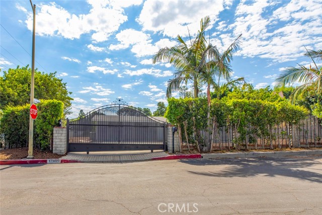 Detail Gallery Image 3 of 56 For 17400 Fairland Ct, Granada Hills,  CA 91344 - 3 Beds | 2 Baths