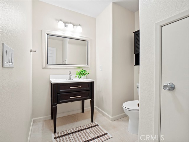 Detail Gallery Image 10 of 33 For 25403 Silver Crest Ct, Saugus,  CA 91350 - 3 Beds | 2/1 Baths
