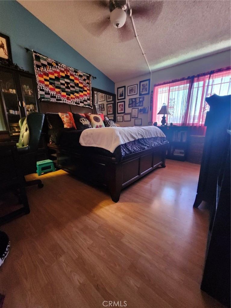 https://media.crmls.org/medias/8b7e9cea-e20a-4f79-a0f0-2dbb51da3d09.jpg?preset=X-Large