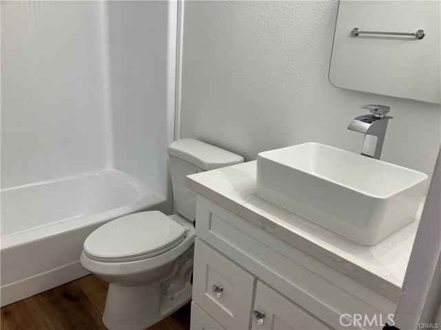 1300 W Menlo Avenue, Hemet CA: https://media.crmls.org/medias/8b7ea2c1-f4d0-47e2-9151-7562f6a33adb.jpg