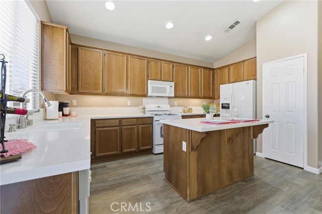 Detail Gallery Image 9 of 28 For 1639 W Norberry, Lancaster,  CA 93534 - 4 Beds | 2 Baths