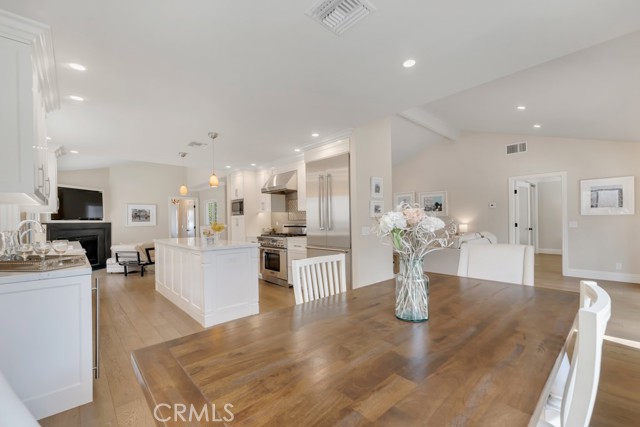 Detail Gallery Image 5 of 34 For 2362 Leeward Cir, Westlake Village,  CA 91361 - 2 Beds | 2 Baths