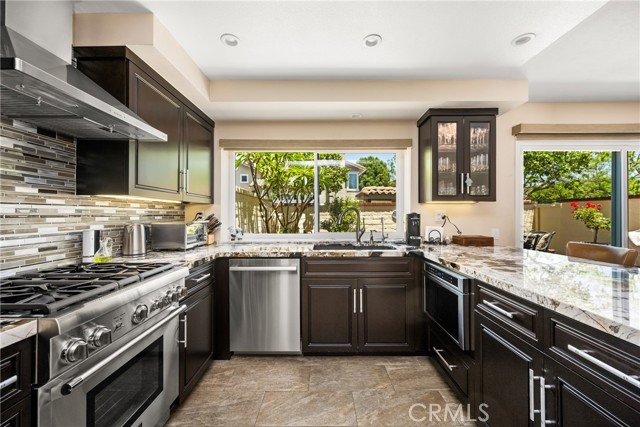 2461 Calle Montella, Tustin CA: https://media.crmls.org/medias/8b7fd1f5-b269-4786-ba96-deec090e3b10.jpg