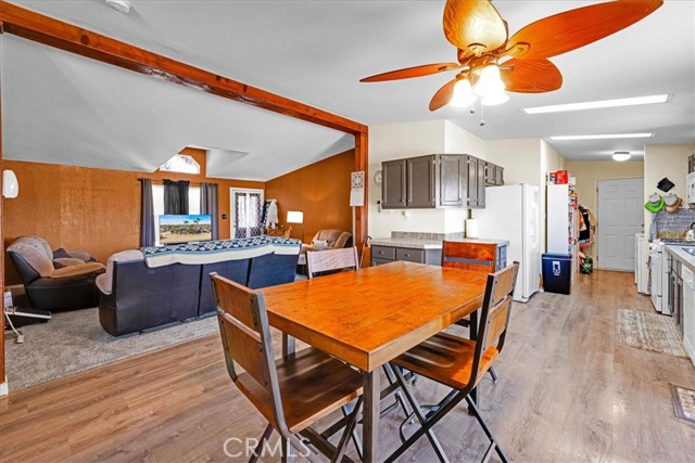 6293 Mojave Avenue, 29 Palms CA: https://media.crmls.org/medias/8b8083bd-4357-46cb-beef-5e6d0c5700b4.jpg