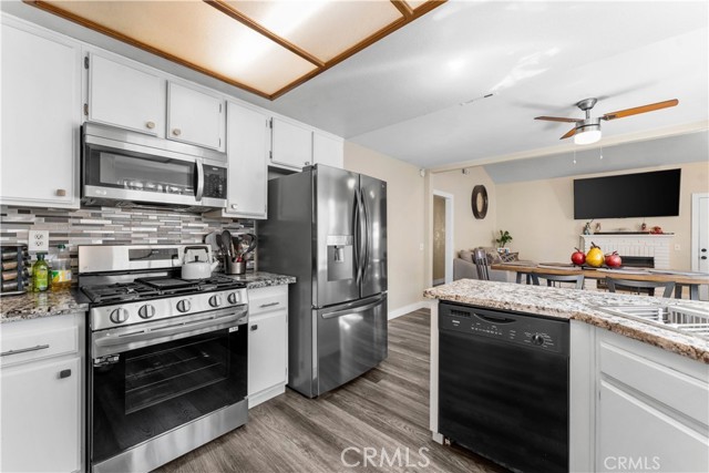 Detail Gallery Image 4 of 7 For 1201 E Avenue R7, Palmdale,  CA 93550 - 3 Beds | 2 Baths