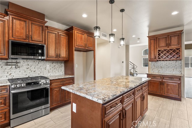 Detail Gallery Image 14 of 70 For 35750 Brookwood Ct, Yucaipa,  CA 92399 - 5 Beds | 4/1 Baths