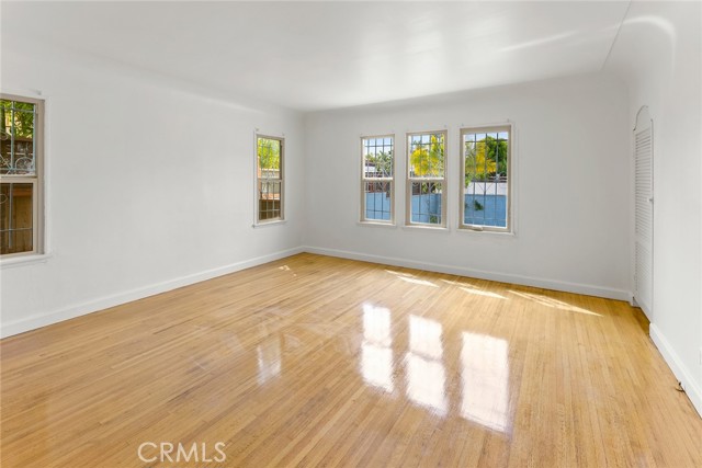 1119 S S Crescent Heights Boulevard, Los Angeles CA: https://media.crmls.org/medias/8b80e741-a623-49ef-aa9a-a1d27dfd6bd5.jpg