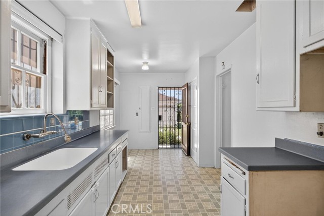 Detail Gallery Image 13 of 37 For 3727 West Bld, Los Angeles,  CA 90016 - 3 Beds | 1/1 Baths