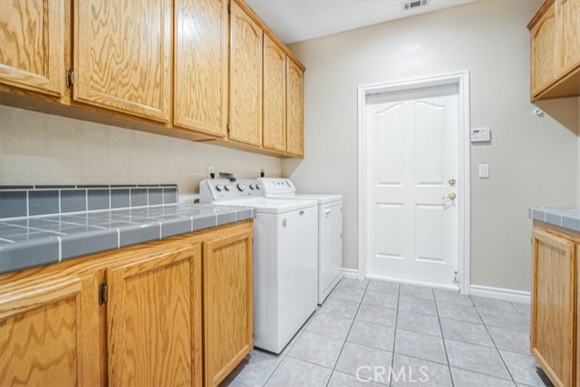 6940 Oak Vista Lane, Oak Hills CA: https://media.crmls.org/medias/8b81460b-30e6-4740-b26f-3b96a1812798.jpg