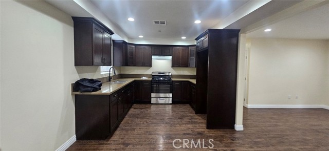 Detail Gallery Image 7 of 32 For 611 E 75th St, Los Angeles,  CA 90001 - 5 Beds | 3 Baths