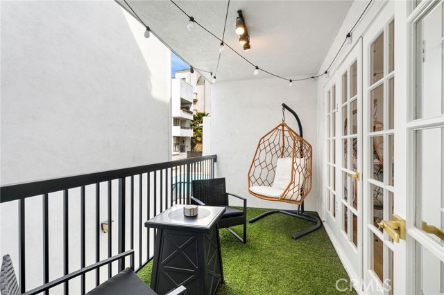 Detail Gallery Image 12 of 17 For 906 N Doheny Dr #318,  West Hollywood,  CA 90069 - 1 Beds | 1 Baths