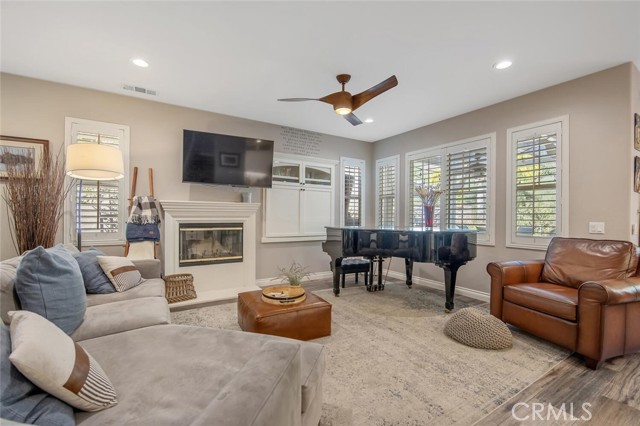 Detail Gallery Image 8 of 45 For 24137 Tango Dr, Valencia,  CA 91354 - 4 Beds | 3 Baths