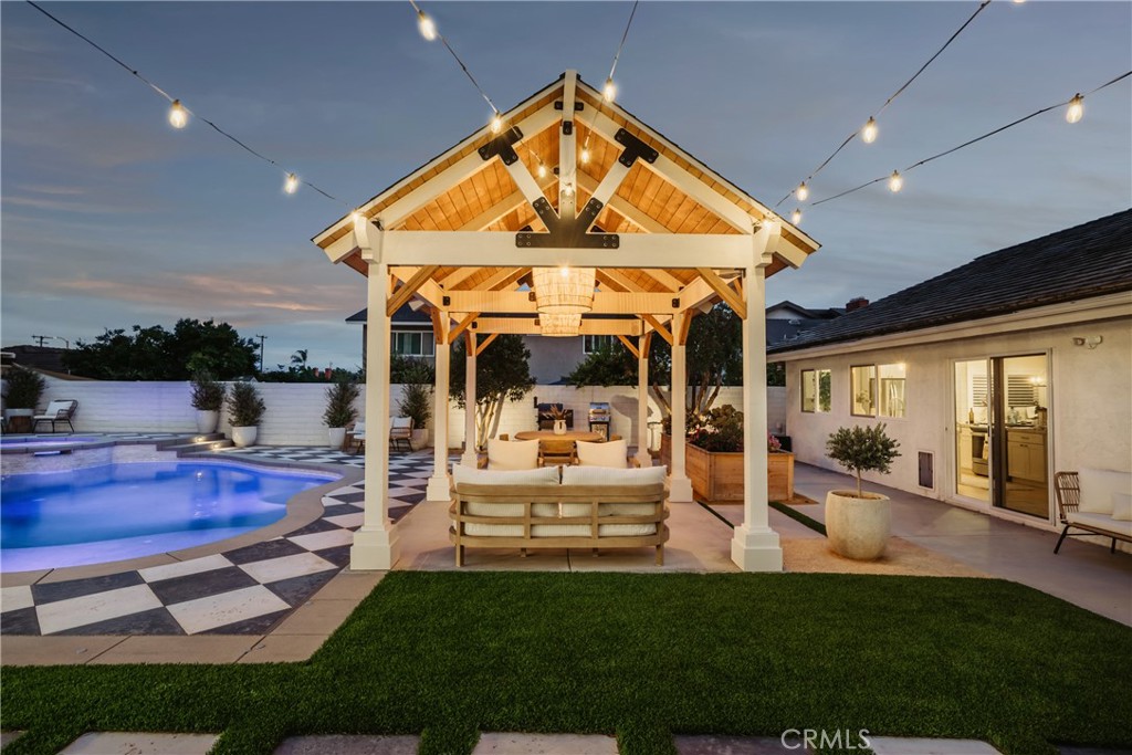 8b83b6f1 7036 4232 A841 Caddcc68f476