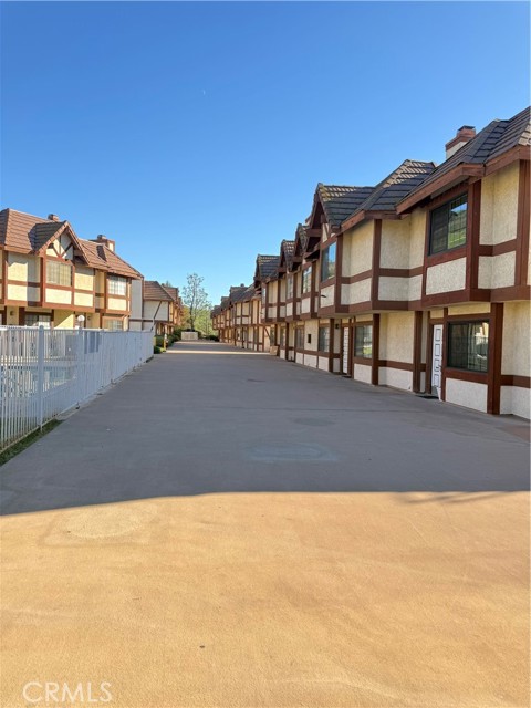 Detail Gallery Image 3 of 3 For 9325 Sunland Park Drive #2,  Sun Valley,  CA 91352 - 2 Beds | 2/1 Baths