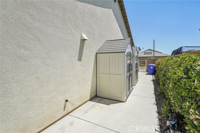 Detail Gallery Image 38 of 40 For 6125 Coopers Hawk Dr, Jurupa Valley,  CA 91752 - 5 Beds | 3/1 Baths