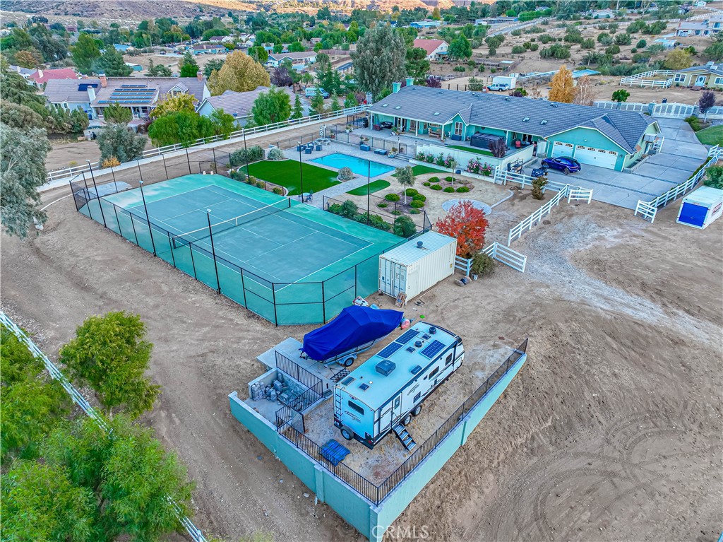 https://media.crmls.org/medias/8b84ae35-ab20-4c18-a780-72957e5bc621.jpg?preset=X-Large