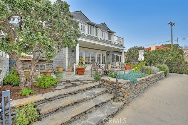 Detail Gallery Image 2 of 59 For 5590 E the Toledo, Long Beach,  CA 90803 - 4 Beds | 4 Baths