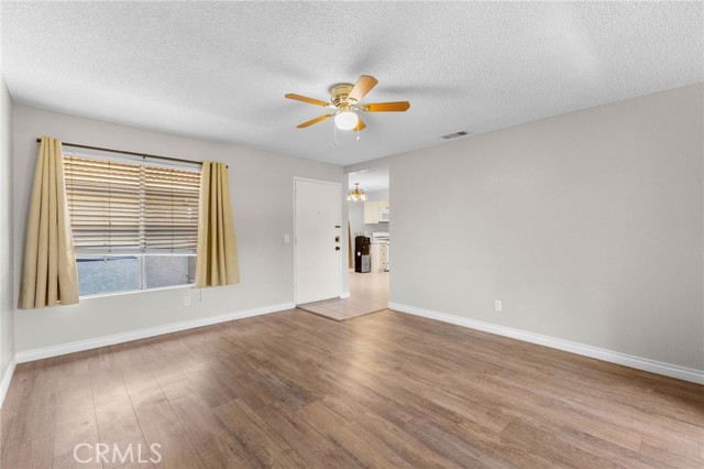 1310 Brentwood Circle, Corona CA: https://media.crmls.org/medias/8b85476e-e88e-4d37-827c-ee8d16ca9579.jpg
