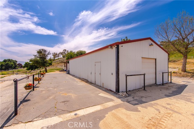 30505 Sloan Canyon Road, Castaic CA: https://media.crmls.org/medias/8b85b45f-2ae3-4fc1-b206-b387fa098a74.jpg