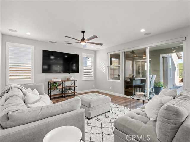 Detail Gallery Image 8 of 52 For 4483 Crown Bluffs Dr, Madera,  CA 93636 - 4 Beds | 3 Baths