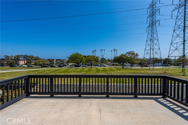 9802 Effingham Drive, Huntington Beach CA: https://media.crmls.org/medias/8b862f16-4979-4c7f-9499-d4ac1cfc2f97.jpg