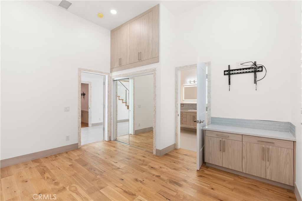 MLS #OC25246819 image #9