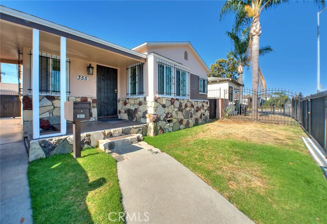 Detail Gallery Image 2 of 44 For 355 E Century Bld, Los Angeles,  CA 90003 - 2 Beds | 1 Baths