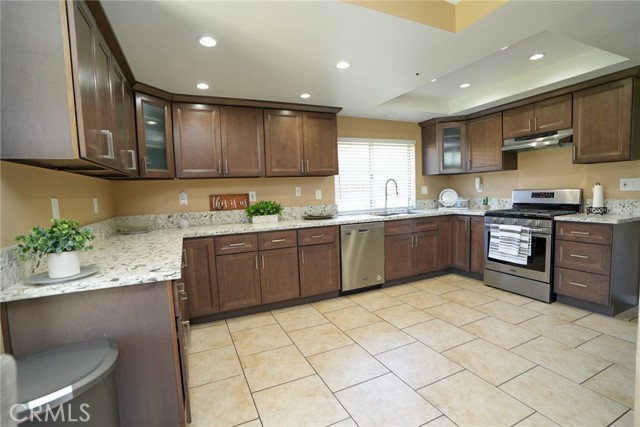 Detail Gallery Image 5 of 18 For 13643 Cabrillo Court, Fontana,  CA 92336 - 4 Beds | 2/1 Baths