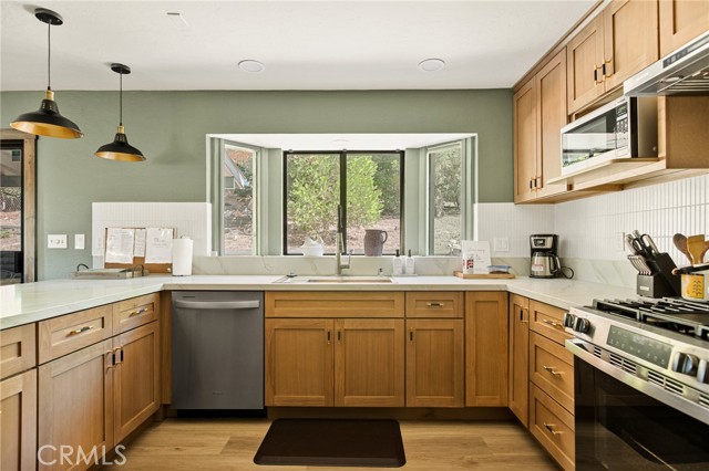 Detail Gallery Image 21 of 47 For 27808 Alpen, Lake Arrowhead,  CA 92352 - 4 Beds | 3/1 Baths