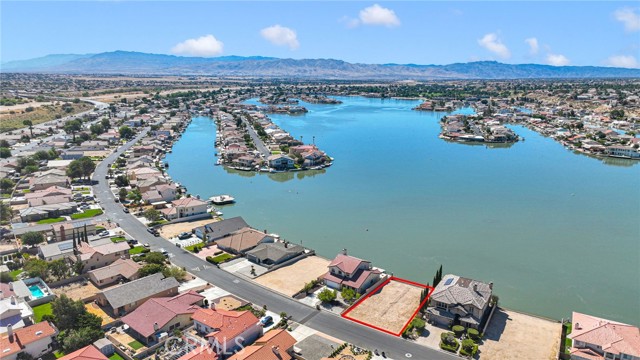 Detail Gallery Image 3 of 8 For 17995 Lakeview Dr, Victorville,  CA 92395 - – Beds | – Baths