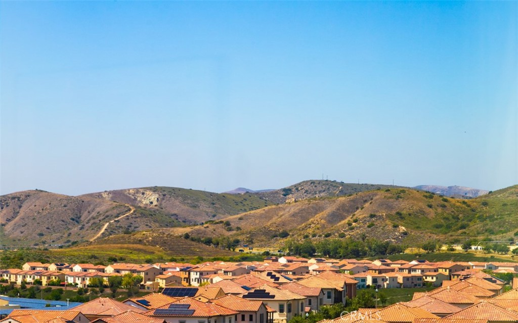 https://media.crmls.org/medias/8b88b4f8-ad26-4e82-adcd-08936e15ad9b.jpg?preset=X-Large