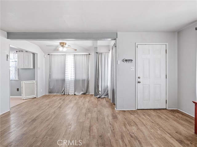 1040 Flora Street, Barstow CA: https://media.crmls.org/medias/8b88d31b-c686-4be2-82be-750da7bf7ed5.jpg