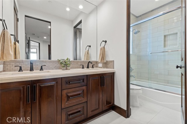 310 E Oceanfront, Newport Beach CA: https://media.crmls.org/medias/8b891858-16e3-42ed-b140-147d272d9161.jpg