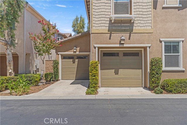 14681 Marist Lane, Chino CA: https://media.crmls.org/medias/8b892064-d0d4-4f63-952a-f289796e0f0b.jpg