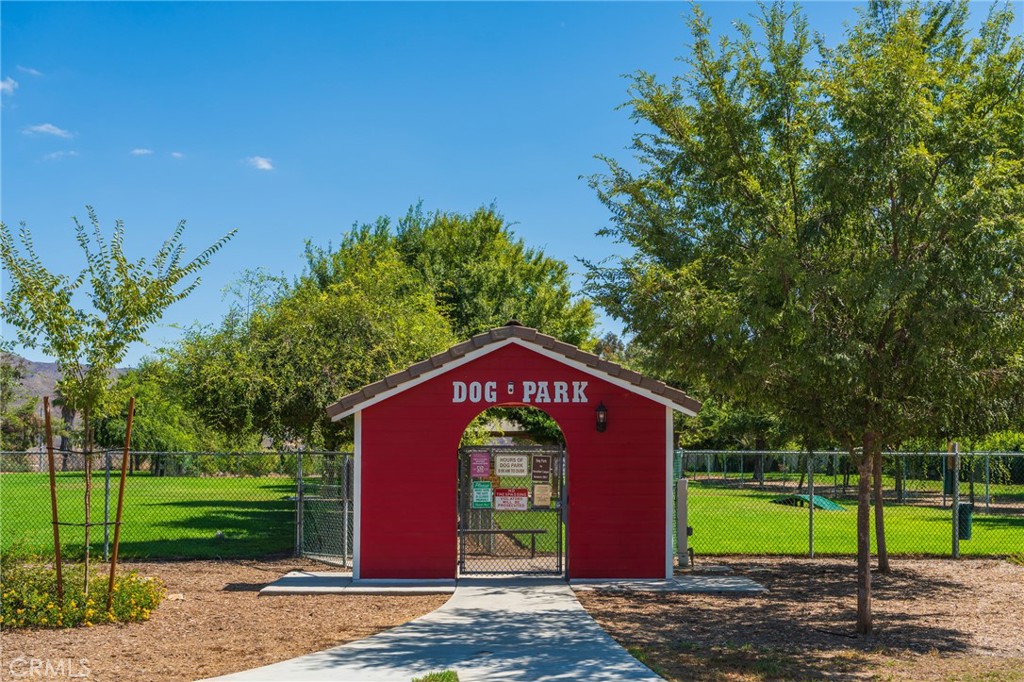 https://media.crmls.org/medias/8b8975fa-5440-4b2d-8d92-c5b064171185.jpg?preset=X-Large