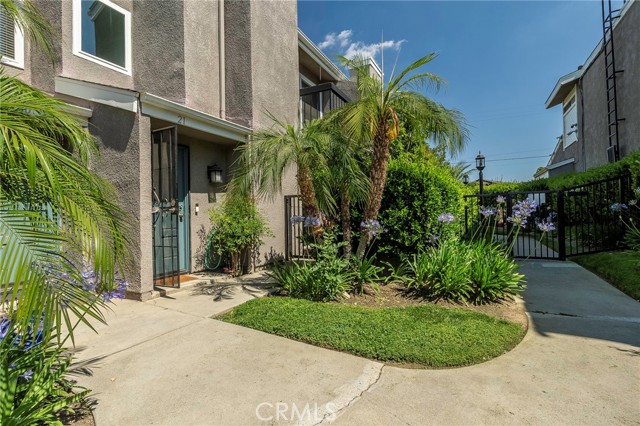Detail Gallery Image 4 of 24 For 23549 Victory Blvd. #21,  West Hills,  CA 91307 - 3 Beds | 2/1 Baths