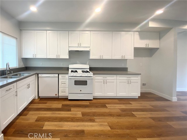 Detail Gallery Image 14 of 17 For 300 E Alhambra Rd #E,  Alhambra,  CA 91801 - 2 Beds | 3 Baths