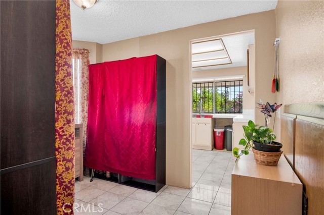 24179 Sun Valley Rd., Moreno Valley CA: https://media.crmls.org/medias/8b89ee61-16f4-4686-8f7d-abce7421d20d.jpg
