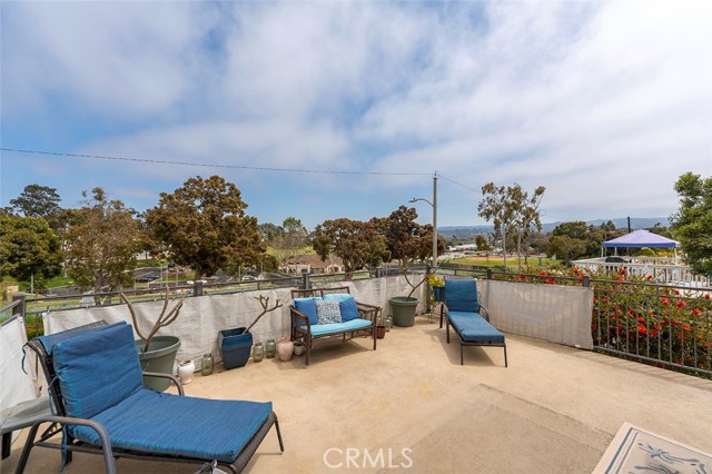 717 Juanita Avenue, Redondo Beach, California 90277, 3 Bedrooms Bedrooms, ,1 BathroomBathrooms,Residential,Sold,Juanita,SB23072511