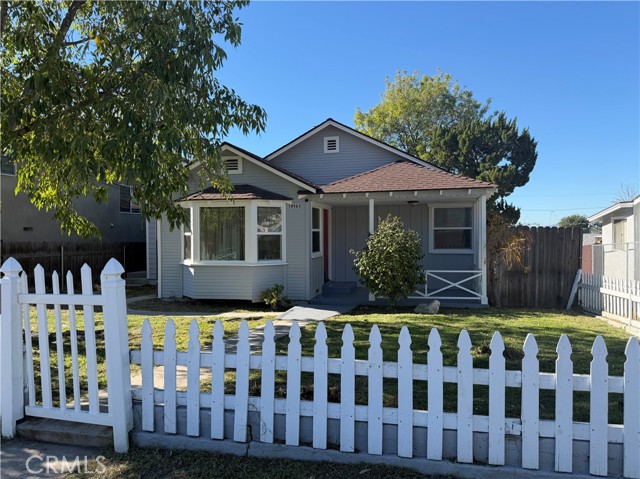 Detail Gallery Image 3 of 18 For 10563 Irma Ave, Tujunga,  CA 91042 - 3 Beds | 2 Baths